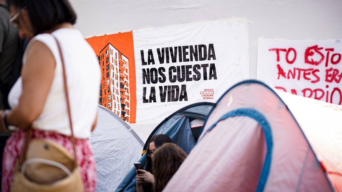 Acampada manifestación por la vivienda digna en las Setas de la Encarnación, Sevilla