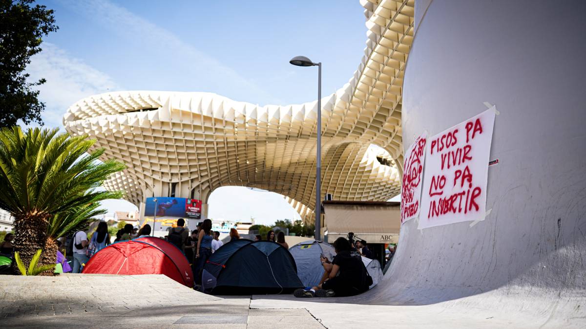 En el corazón de la acampada de Sevilla tras la primera noche: 
