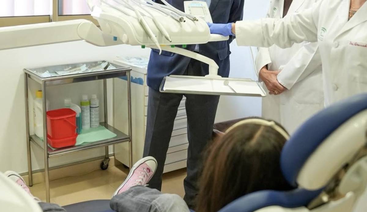 Uno de cada tres menores de entre 6 y 15 años ya recibe atención de un dentista en la sanidad pública de Andalucía