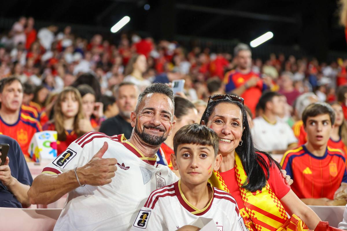 59 fotos del espectacular ambiente en el Sánchez-Pizjuán de Sevilla con la goleada de España a Croacia