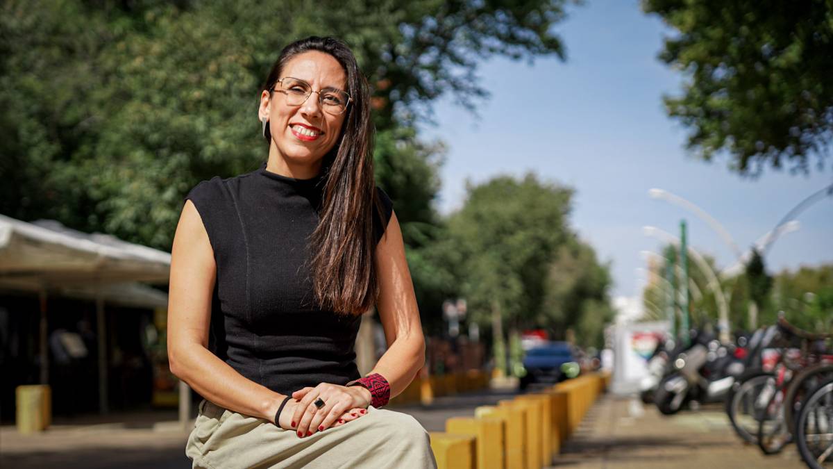 Entrevista a Ángeles Lucas, en la Alameda de Hércules, Sevilla