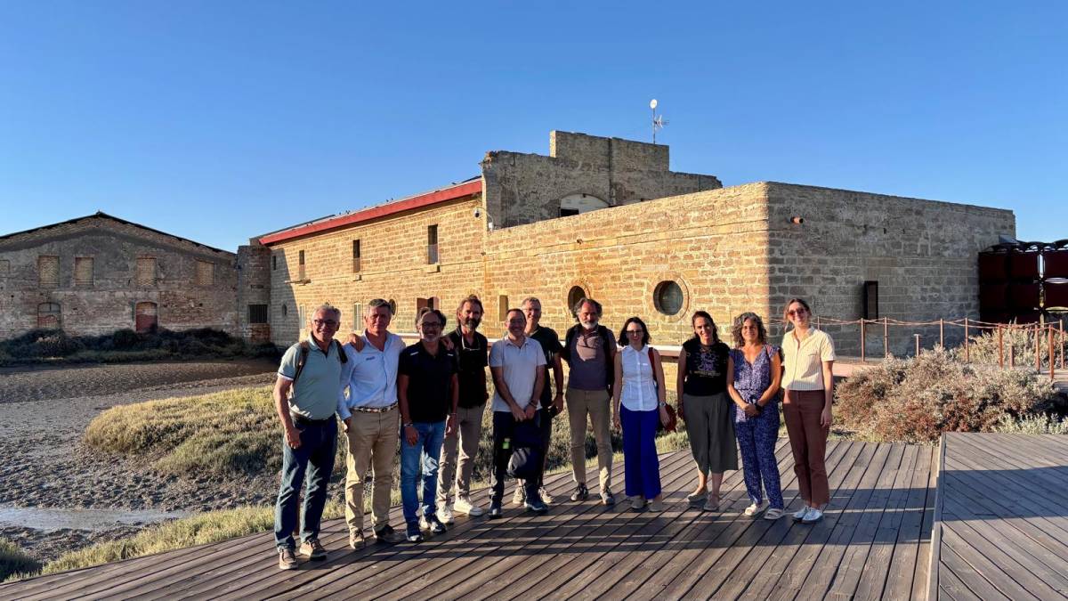 Grupo de trabajo en la salina portuense. - Grupo de trabajo en la salina portuense.