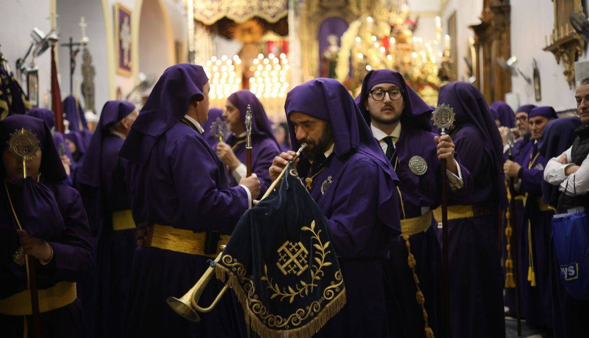 David Guillén tocando la trompeta saetera en la Noche de Jesús