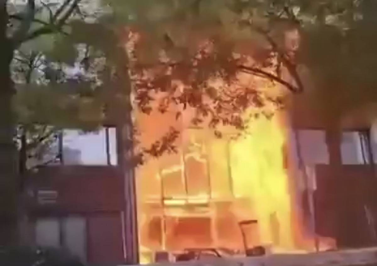 Estudiantes franceses meten fuego a un instituto en las protestas que sacuden el país por el deterioro de la educación pública