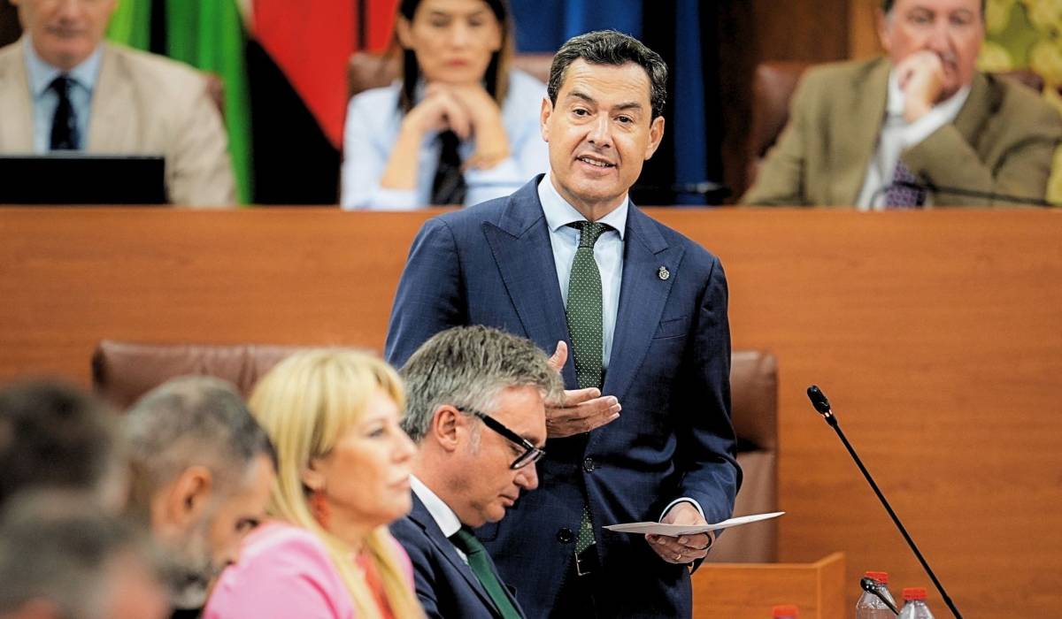 Moreno acude al Parlamento con anuncios sobre vivienda: 250 euros de ayuda al alquiler para jóvenes y rebajas a la herencia entre hermanos