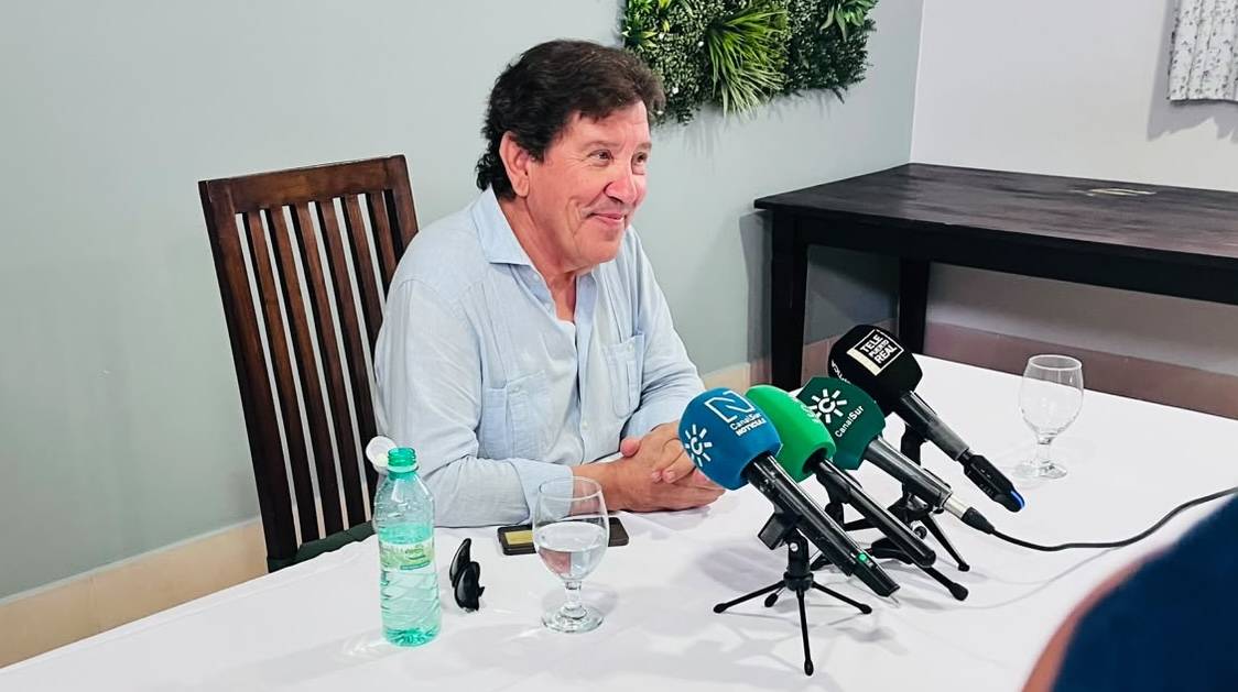 Barroso, el histórico alcalde de Puerto Real que quiere volver a serlo con 75 años, vuelve por "el cariño de la gente"