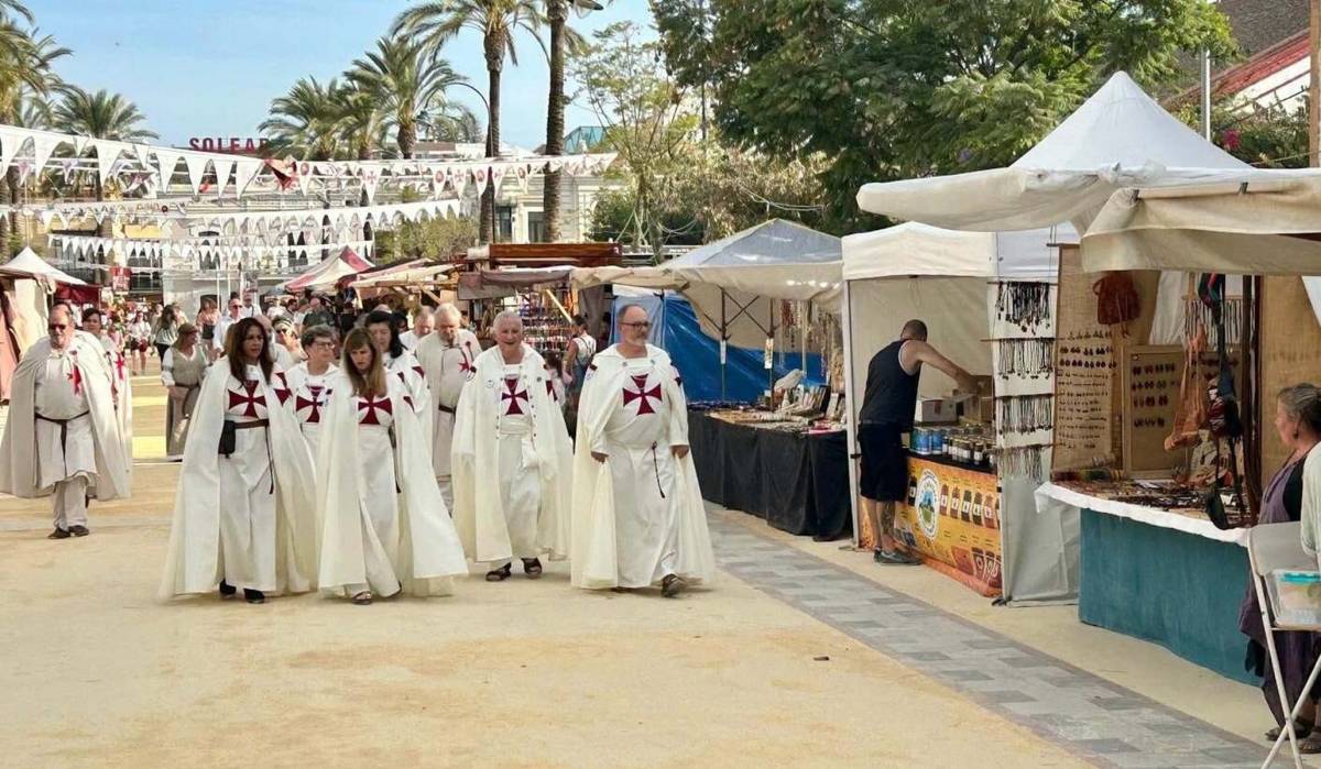 La Calzada de Sanlúcar viaja al pasado con el IV Mercado Templario: programación, desfiles y teatro