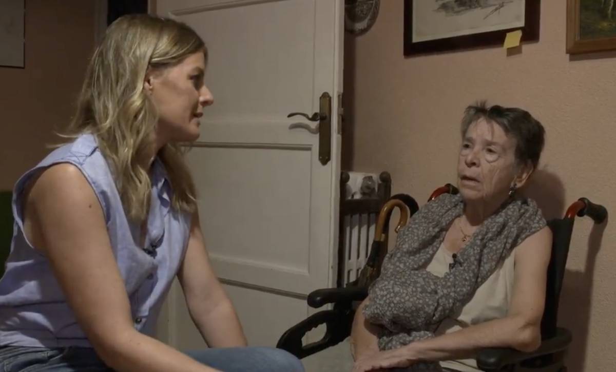 Imagen de Andrea Ropero en casa de Mari Carmen, antes de su desahucio. - LA SEXTA