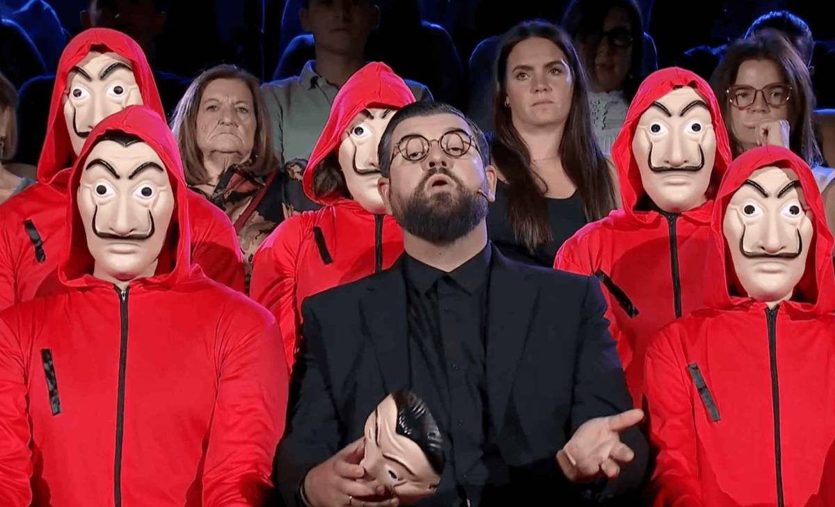 Manu Sánchez, en versión 'La casa de papel', para defender a los acampados de Sol: 