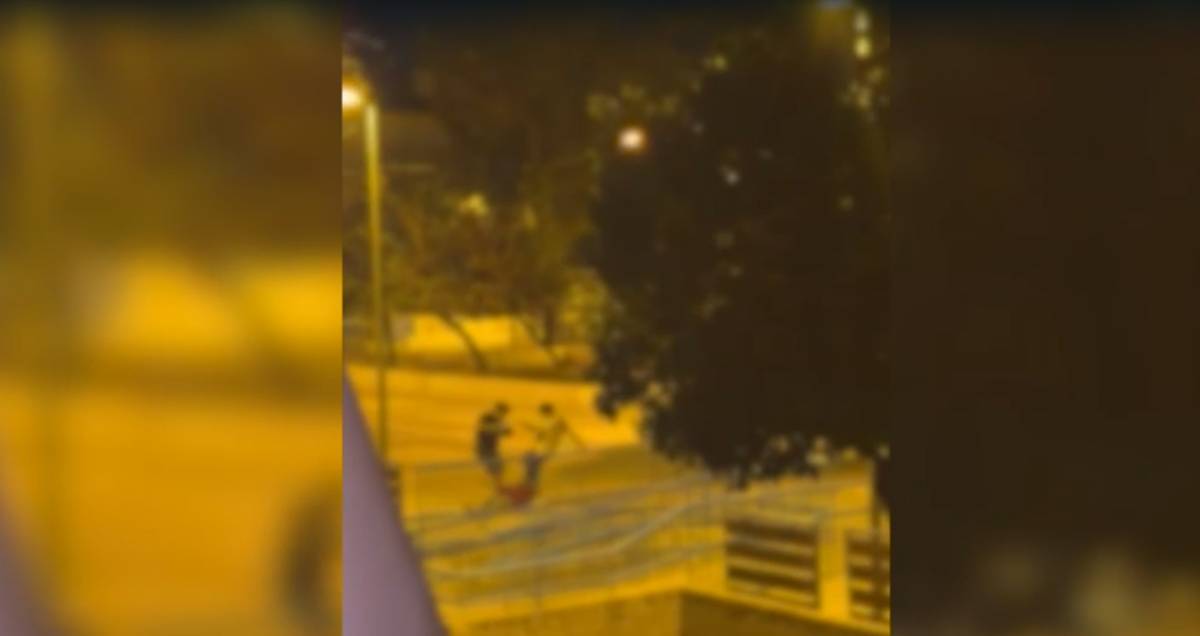La brutal agresión en Sevilla a una persona sin hogar: detenidos dos jóvenes gracias a un vídeo que se viralizó en redes sociales
