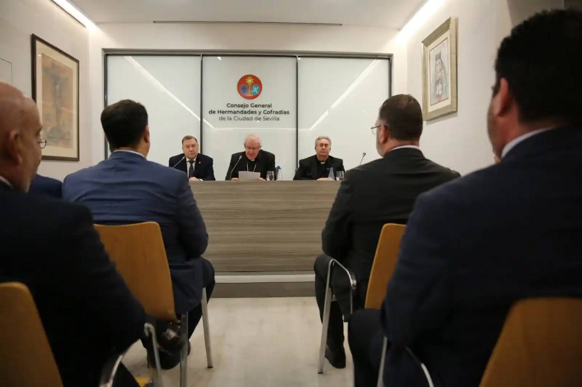 El arzobispo de Sevilla: “Pertenecer a una hermandad no supone adquirir privilegios”