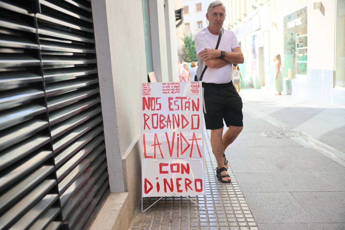 Acampada, por la vivienda en la plaza del Palillero,  Cádiz