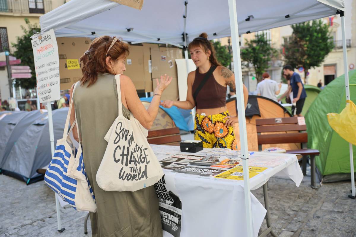 Acampada, por la vivienda en la plaza del Palillero,  Cádiz