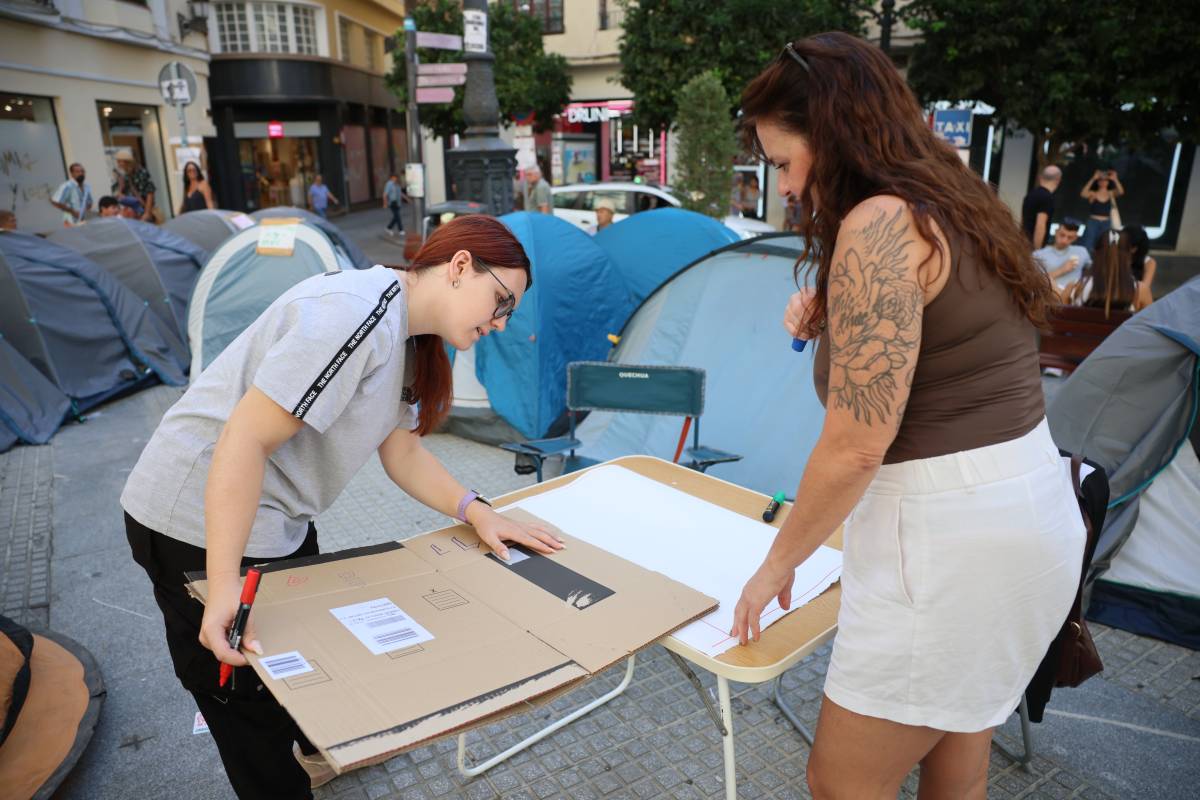 Acampada, por la vivienda en la plaza del Palillero,  Cádiz