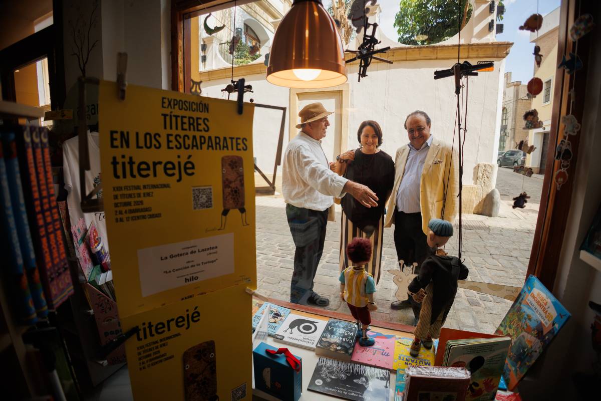 Los títeres ya toman los escaparates y las barriadas de Jerez en el primer fin de semana de Titerejé