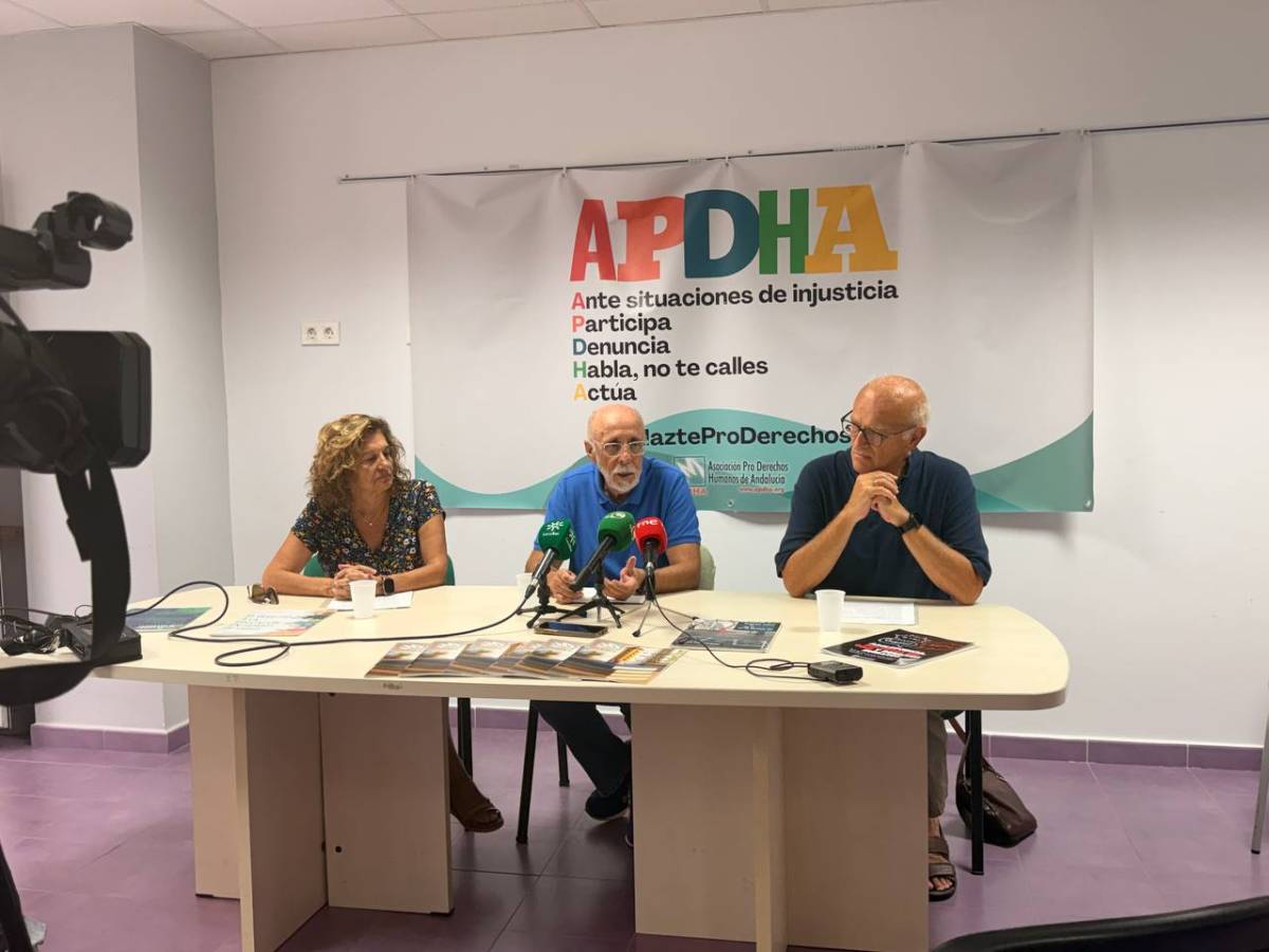 Rueda de prensa de la Apdha de Cádiz, dando a conocer los datos de su informe. - Rueda de prensa de la Apdha de Cádiz, dando a conocer los datos de su informe.