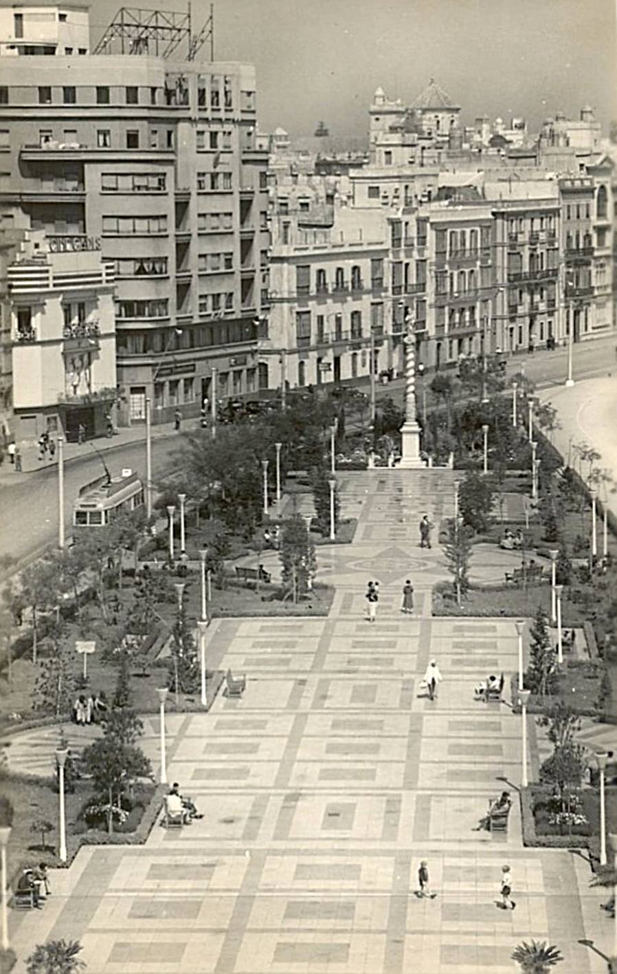 Triunfo de Nuestra Señora del Rosario, vista general en el antiguo paseo de Canalejas. - Triunfo de Nuestra Señora del Rosario, vista general en el antiguo paseo de Canalejas.