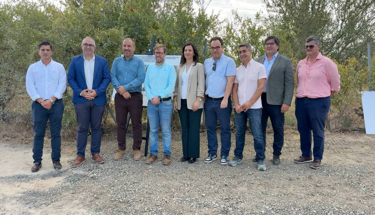 Foto grupal tras la visita a las obras en el arroyo del Conejo - Foto grupal tras la visita a las obras en el arroyo del Conejo