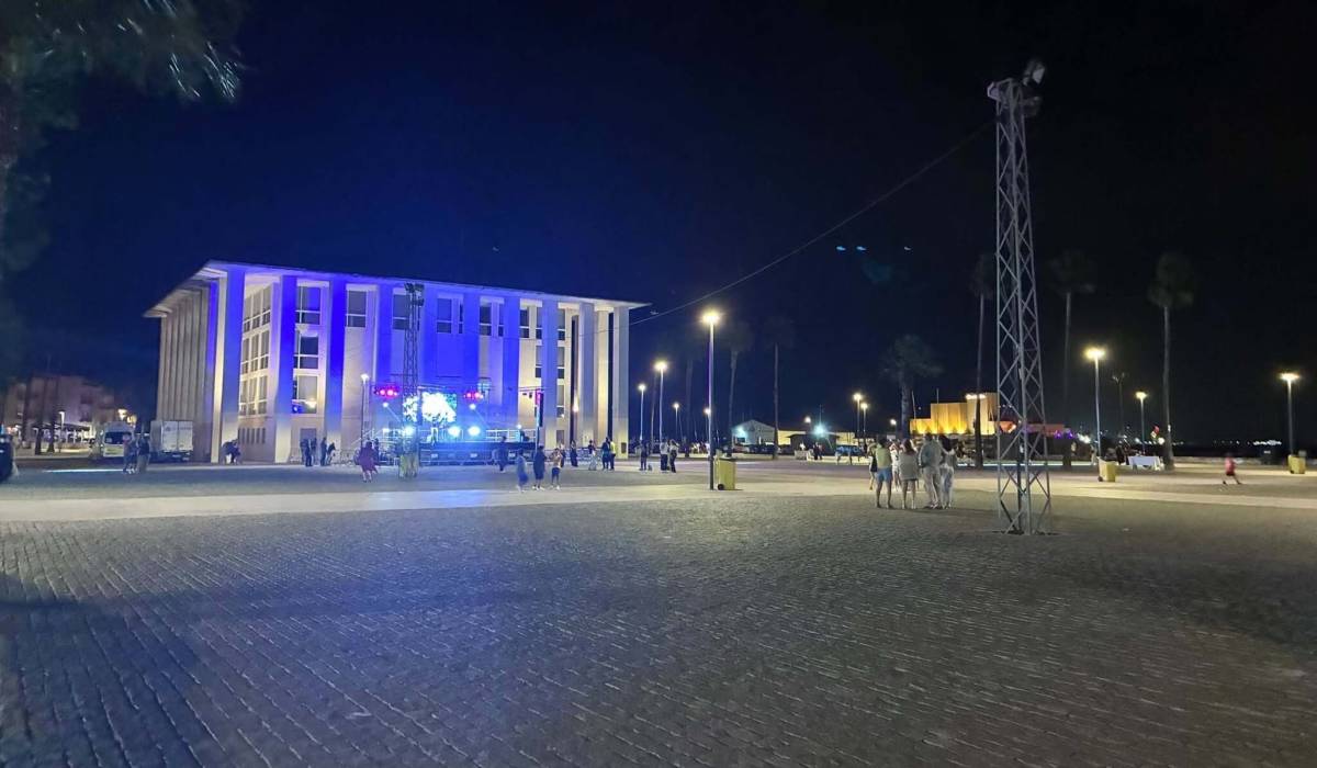 Seis horas de fiesta para una plaza vacía: la fallida bienvenida universitaria de Puerto Real