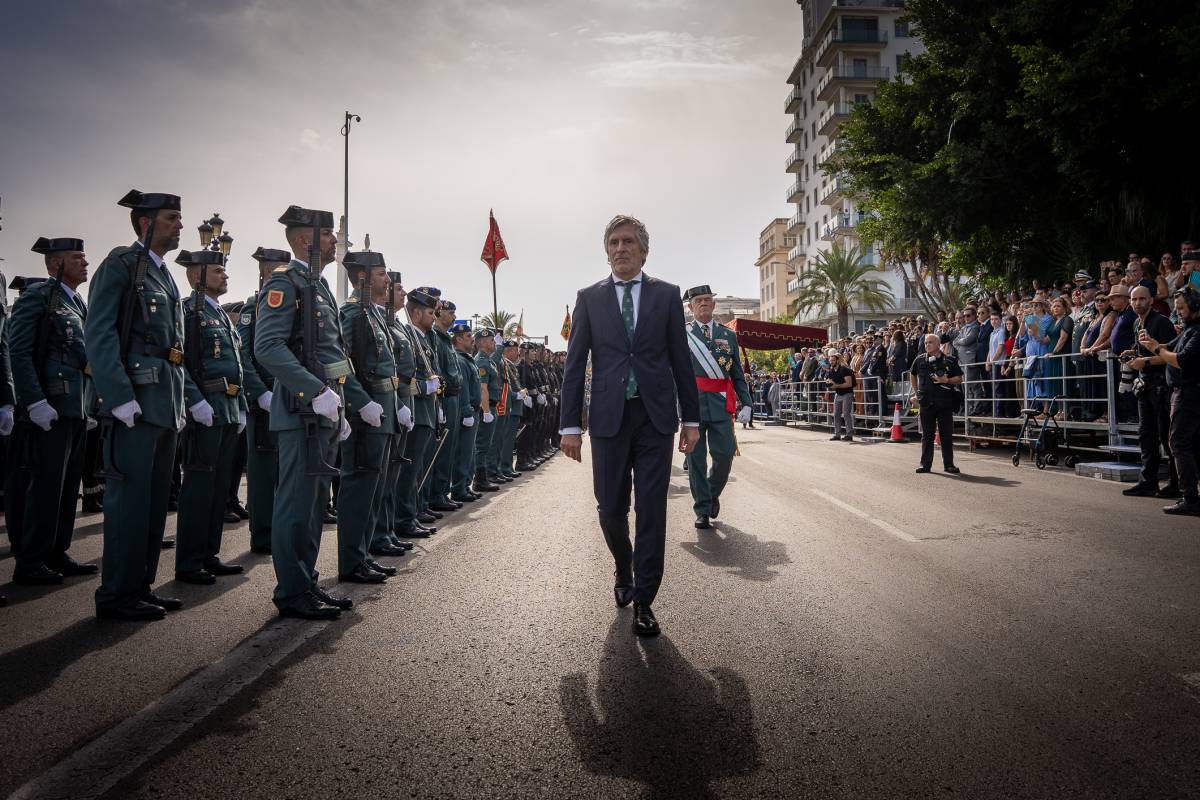La Guardia Civil desfila por Cádiz: las imágenes de la parada militar