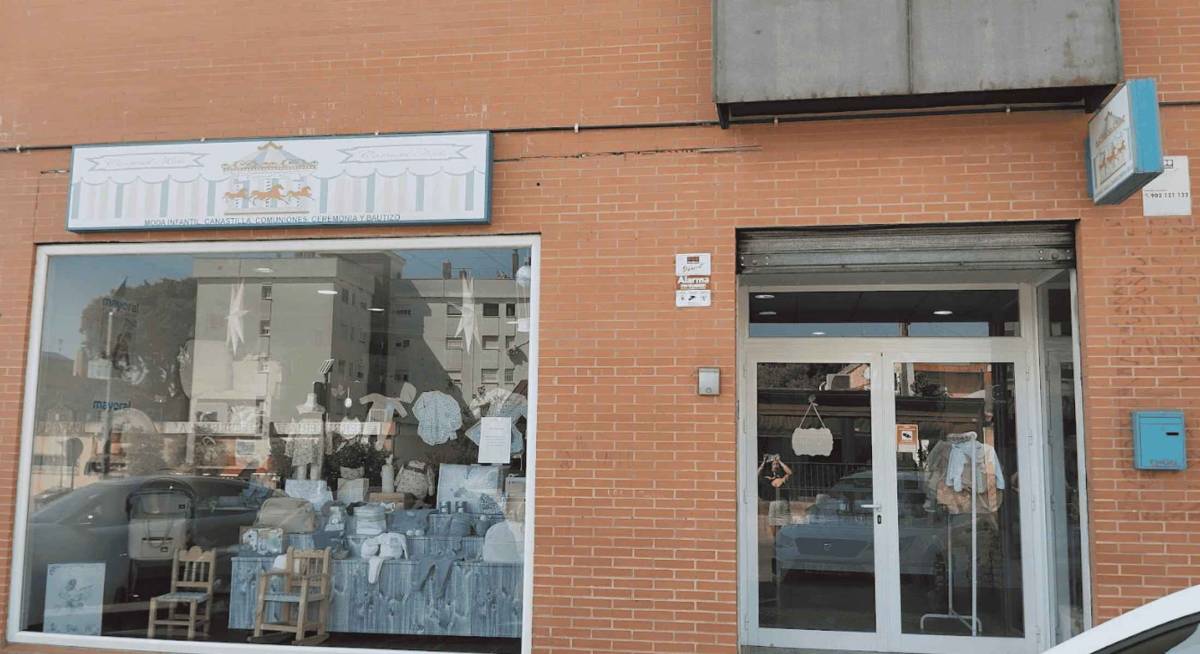 Roban en Jerez la caja de una tienda de moda infantil y artículos para bebés: 