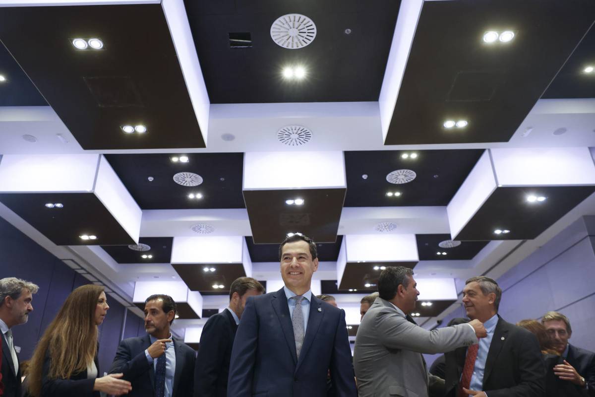 Moreno llama al retorno de los empresarios andaluces censados fiscalmente en Madrid, a los que pide "un poquito de patriotismo interno"
