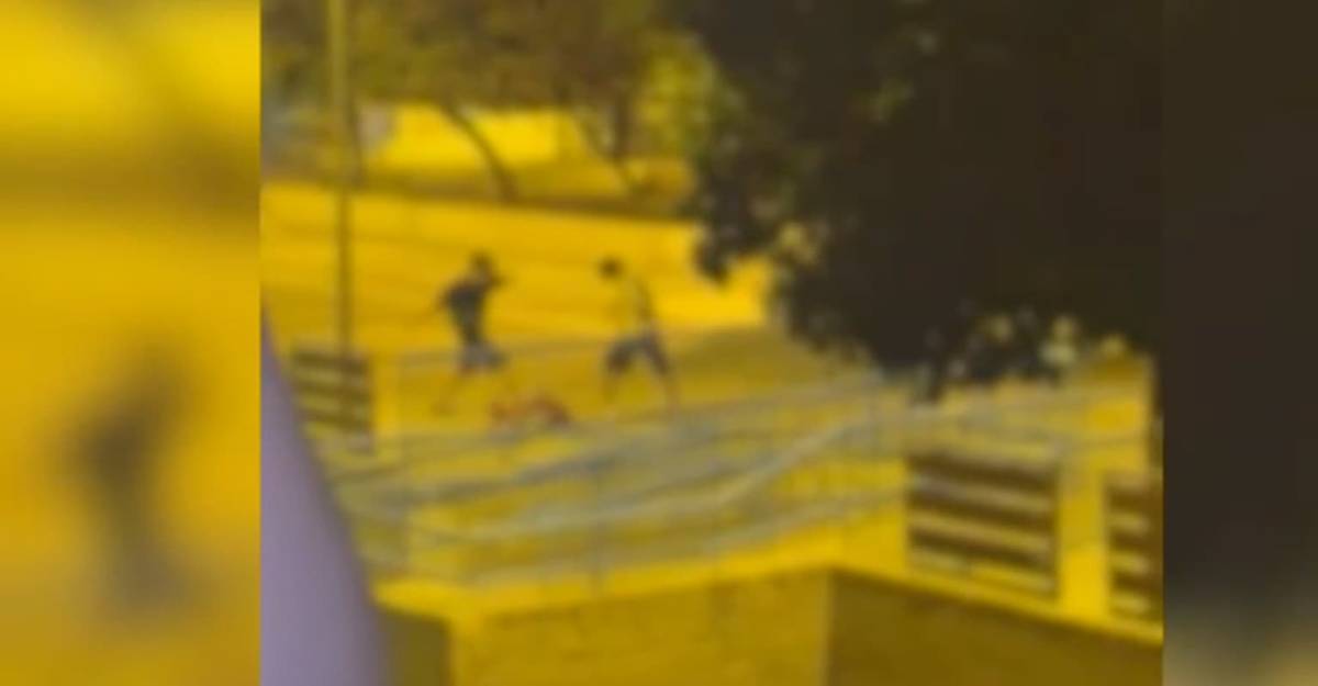 En libertad pero con una orden de alejamiento los dos jóvenes de 18 y 19 años que pegaron a una persona sin hogar en Mairena
