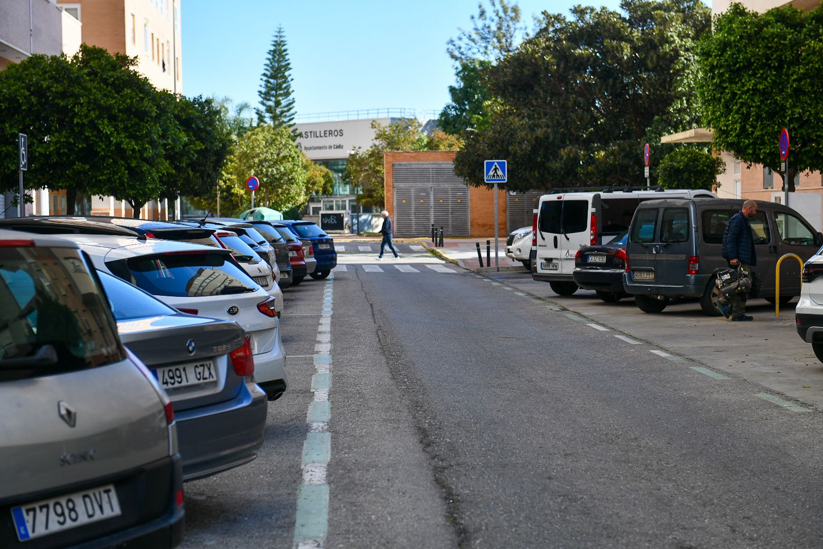 La zona verde nunca duerme: 200 multas en Cádiz por aparcar para irse a la cama