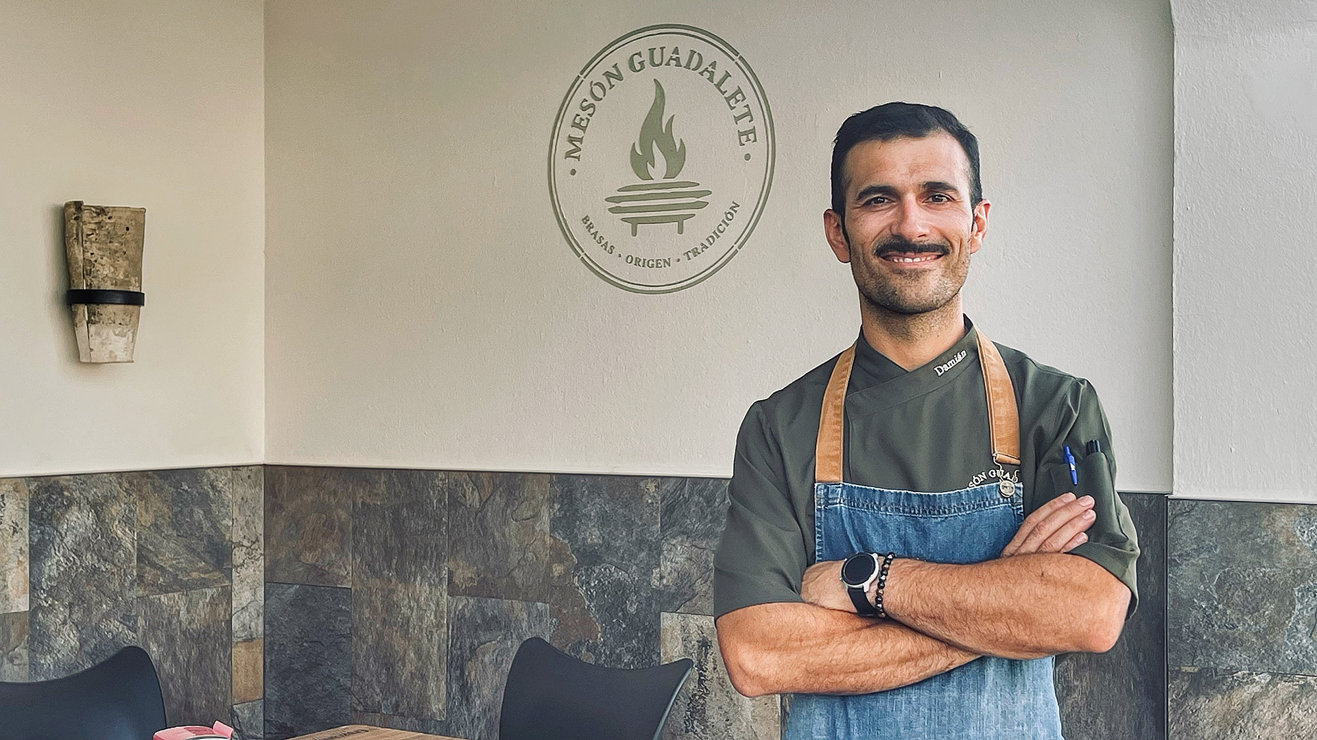 Damián Sánchez regresa al hogar: origen, brasa y tradición en el nuevo Mesón Guadalete