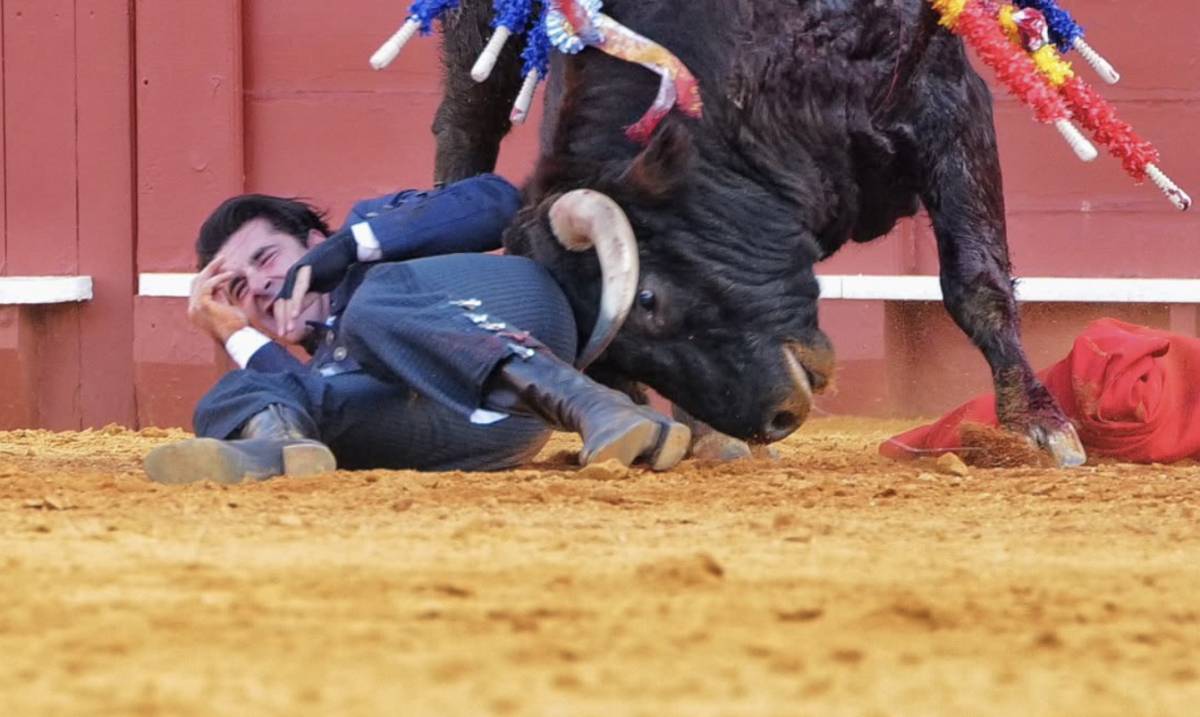 Talavante continúa ingresado en Sevilla tras su grave cornada en la Maestranza: ha pasado la noche "con dolores y molestias"