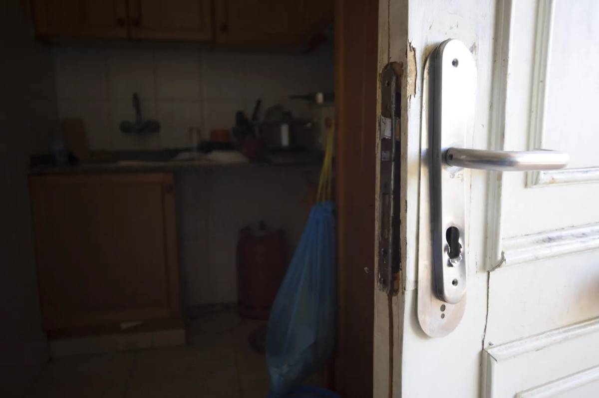Corta la luz y el agua a una anciana de 88 años en pleno agosto en Almería para echarla de la casa que compró en una subasta