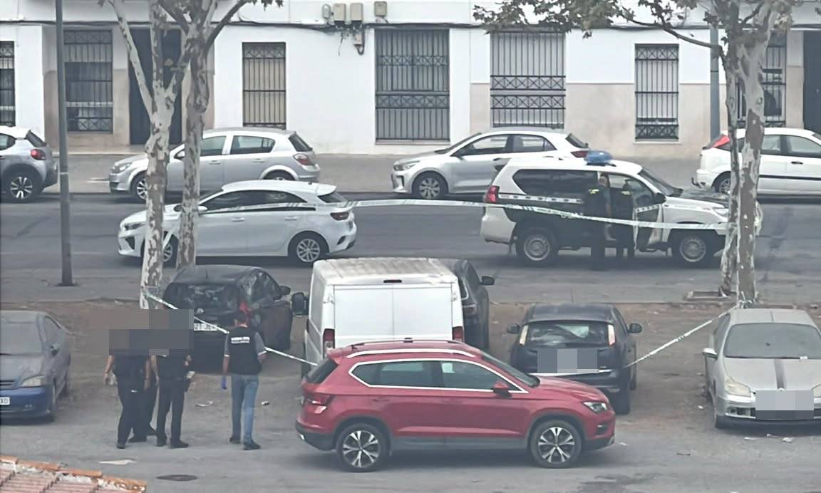 Revuelo en Isla Cristina: aparece un cadáver en el interior de una furgoneta