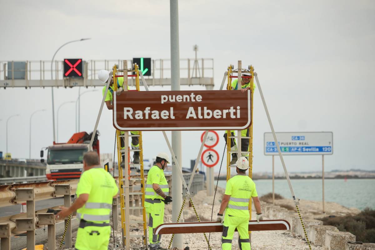 Cambio cartel puente, Rafael Alberti