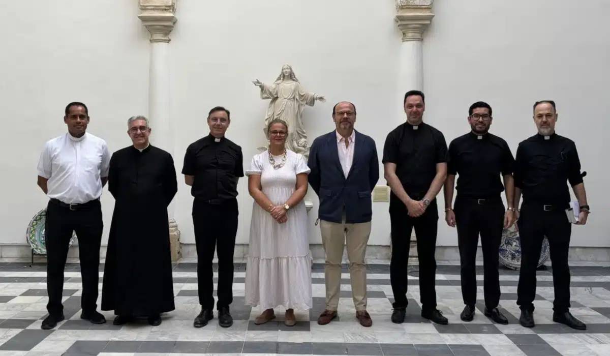Los asistentes eclesiásticos de los consejos de hermandades de Asidonia-Jerez reciben una jornada formativa en la sede del Obispado.