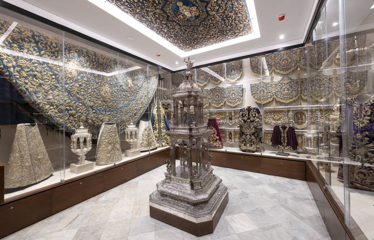 La Hermandad de Pasión de Sevilla reabre su tesoro artístico: así es la nueva sala de exposición de la cofradía