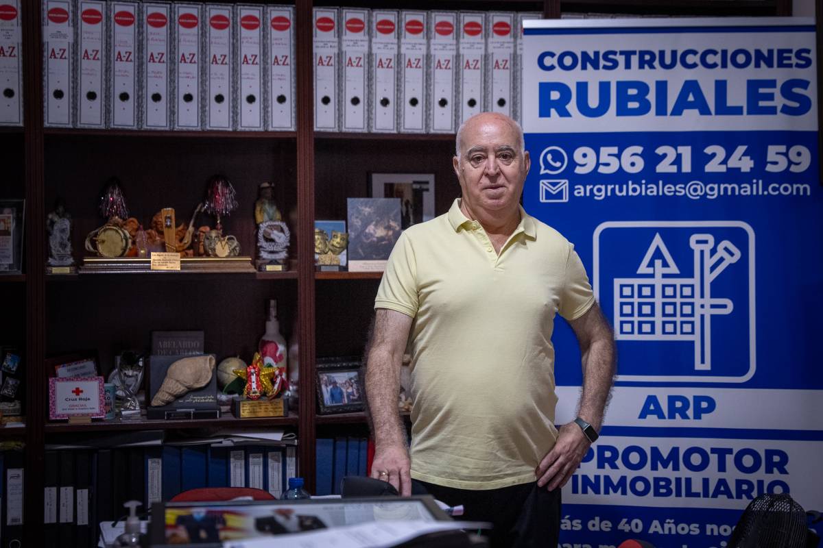 Agustín Rubiales, el constructor solidario de Cádiz, a punto de ser desahuciado de su nave tras 40 años ayudando a quienes perdían su casa