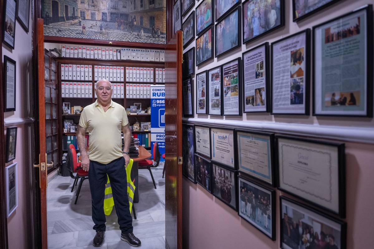 Agustín Rubiales el constructor solidario de Cádiz, desahuciado de su nave 