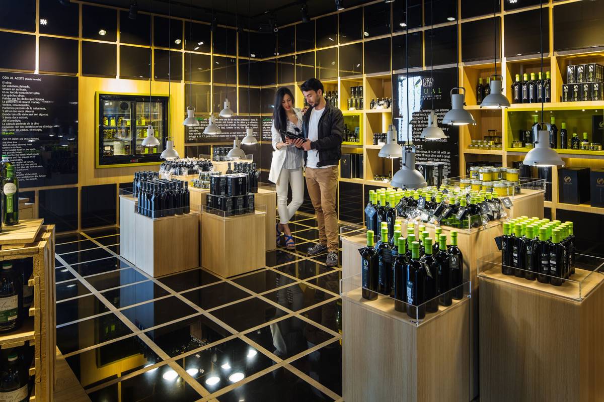 Una tienda que vende AOVE en Jaén. - Una tienda que vende AOVE en Jaén.
