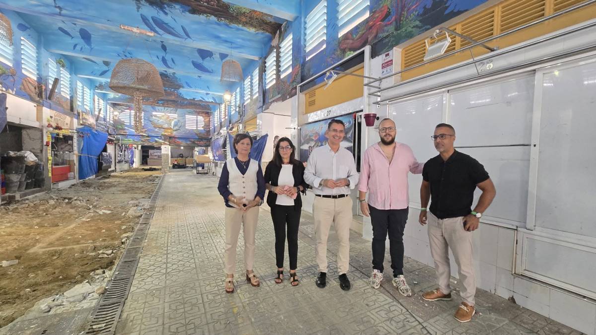 El alcalde junto a otros delegados municipales en la visita a las obras. - El alcalde junto a otros delegados municipales en la visita a las obras.