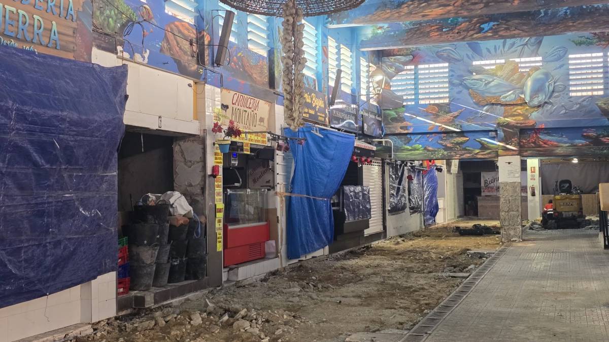 El Mercado de Abastos de Barbate, en obras: nueva solería y saneamiento con 87.000 euros de inversión