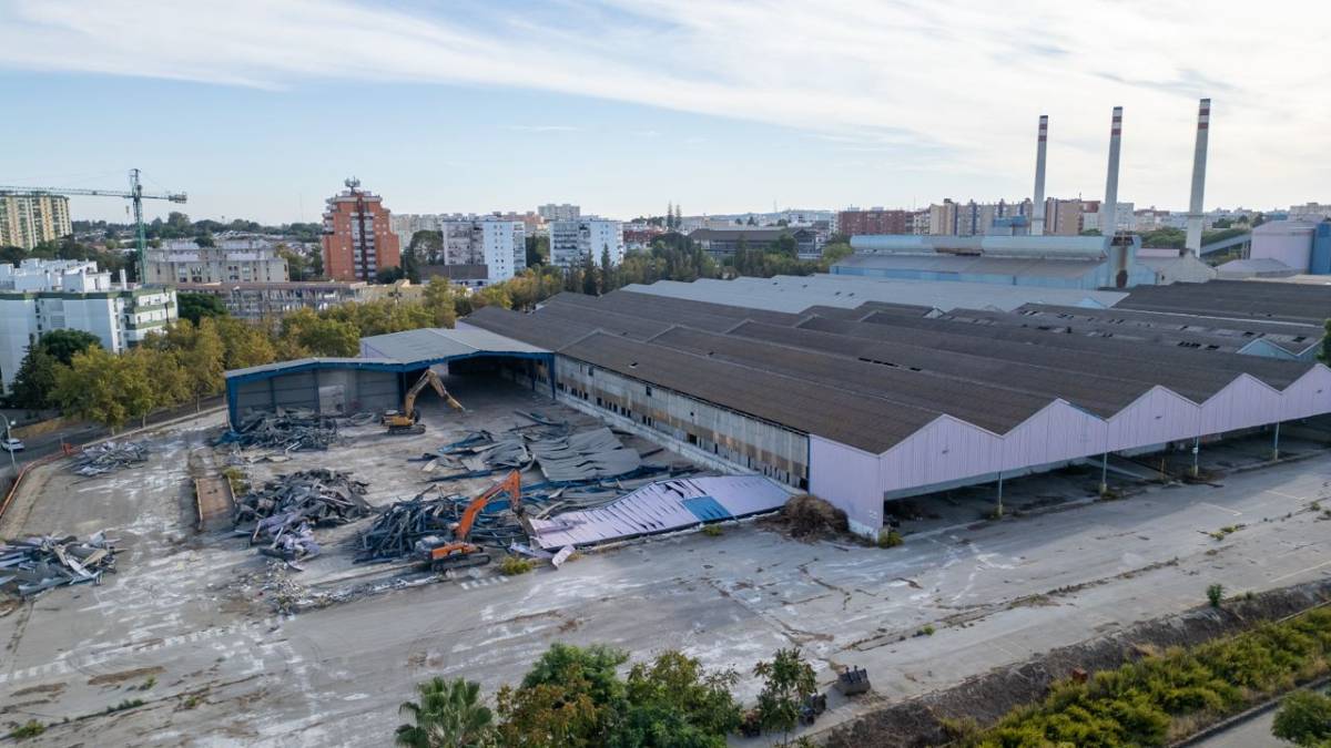 La fábrica de botellas empieza a caer por La Vid