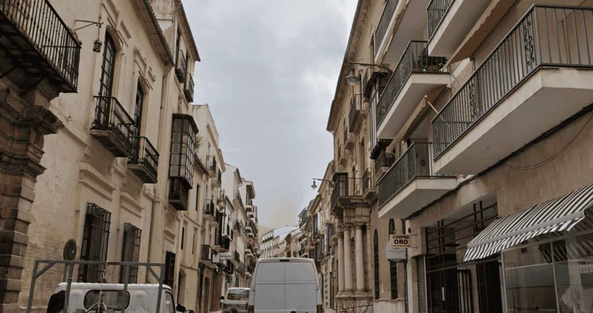 Un niño de 11 años cae desde un balcón en Antequera