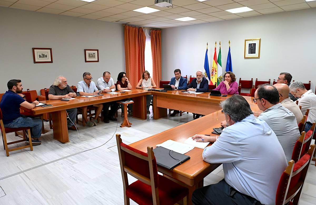 La reunión en el Ayuntamiento con los vecinos. - La reunión en el Ayuntamiento con los vecinos.