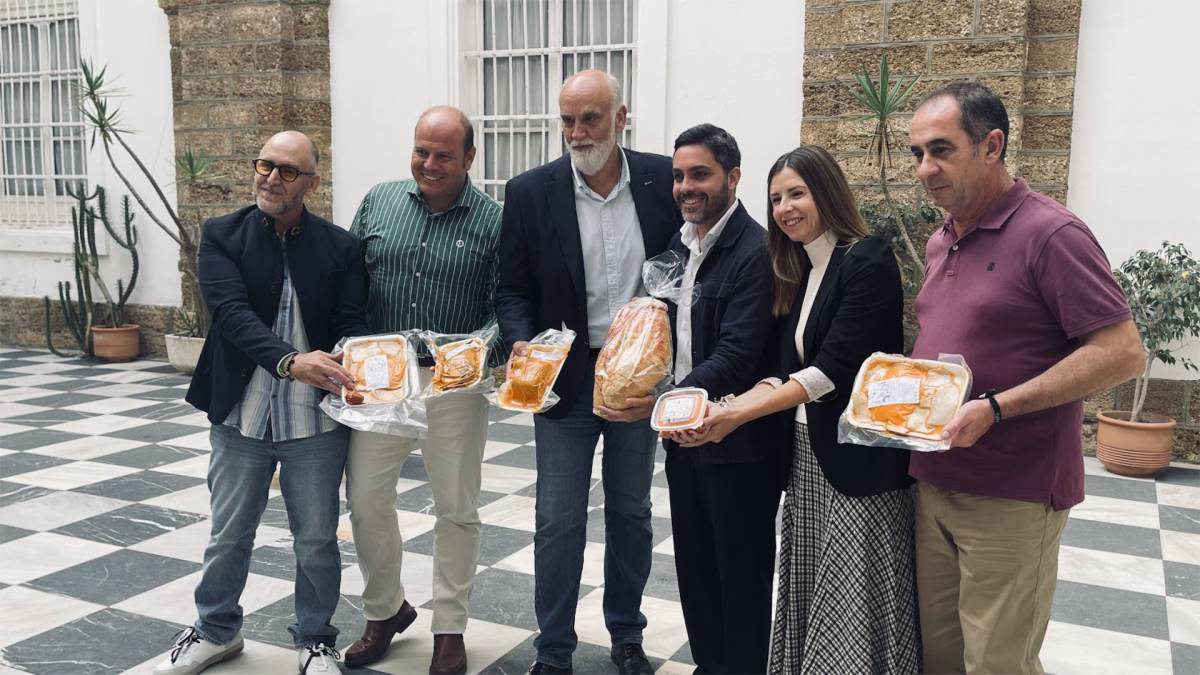 Las autoridades y organizadores del Día del Lomo en Manteca.
