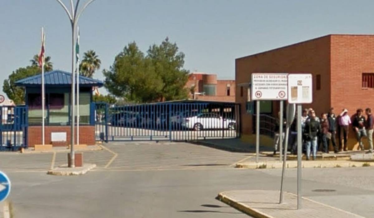 Un preso recién salido de aislamiento manda a urgencias a un funcionario de Sevilla I tras una grave amenaza: "Si te cojo en la calle, te reviento"