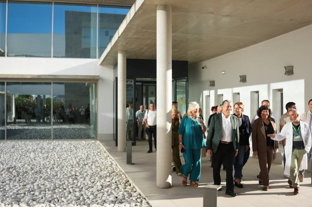 El nuevo centro de salud de Sanlúcar ya está funcionando: el consejero anuncia más contrataciones y ampliación de horario hasta las 20 horas