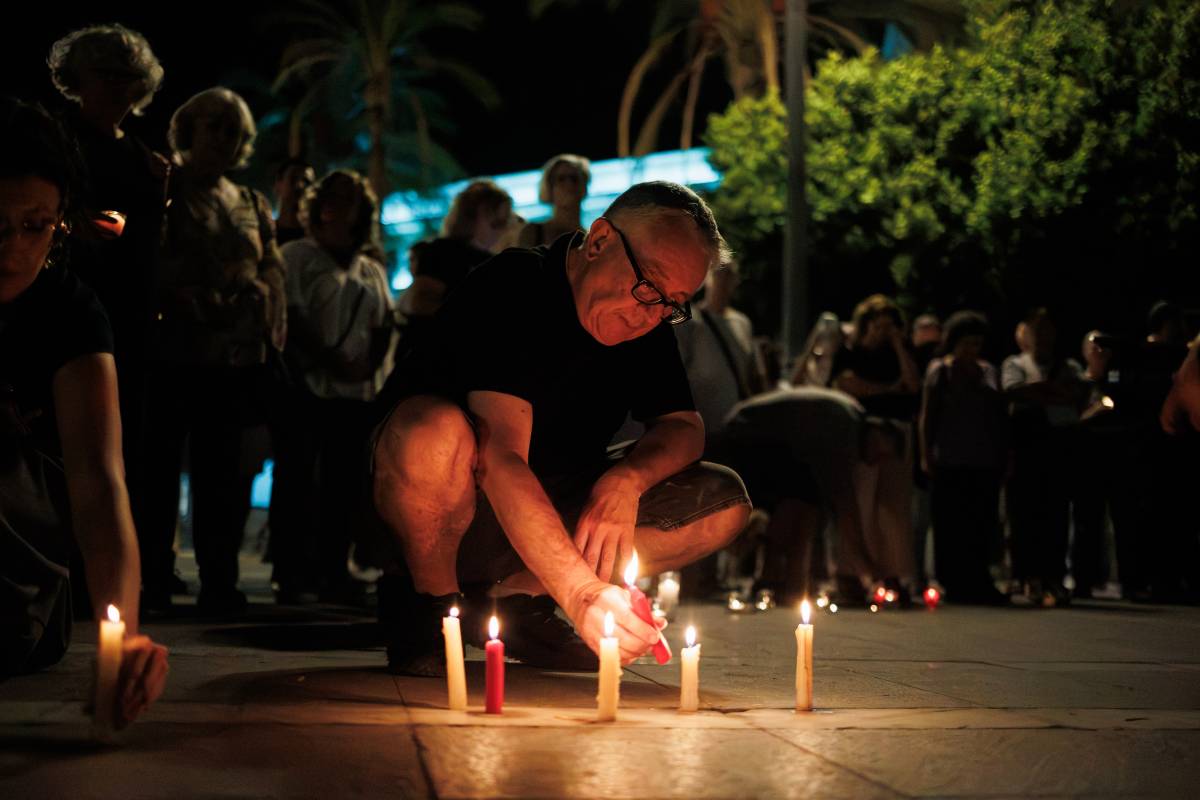 CONCENTRACION MUERTE MARICARMEN PLAZA ARENAL JEREZ - MANU GARCÍA CONCENTRACION MUERTE MARICARMEN PLAZA ARENAL JEREZ