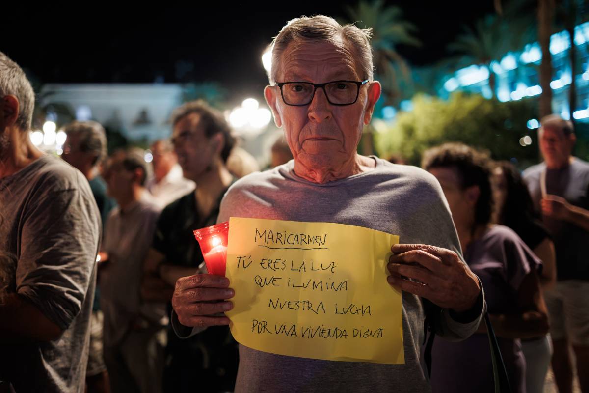 CONCENTRACION MUERTE MARICARMEN PLAZA ARENAL JEREZ - MANU GARCÍA CONCENTRACION MUERTE MARICARMEN PLAZA ARENAL JEREZ