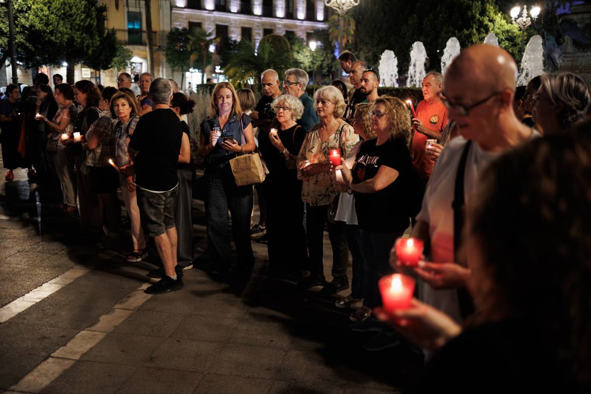 CONCENTRACION MUERTE MARICARMEN PLAZA ARENAL JEREZ - MANU GARCÍA CONCENTRACION MUERTE MARICARMEN PLAZA ARENAL JEREZ
