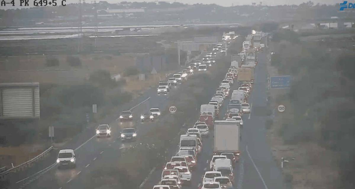 Atasco en la A-4 en El Puerto de Santa María: casi tres kilómetros de retenciones hacia Cádiz